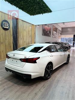 نيسان ألتيما